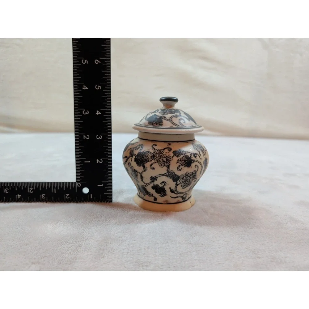 Lyon Home Gallery Small Ceramic Ginger Jar Black Ivory Floral‎ Chinoiserie Lid
